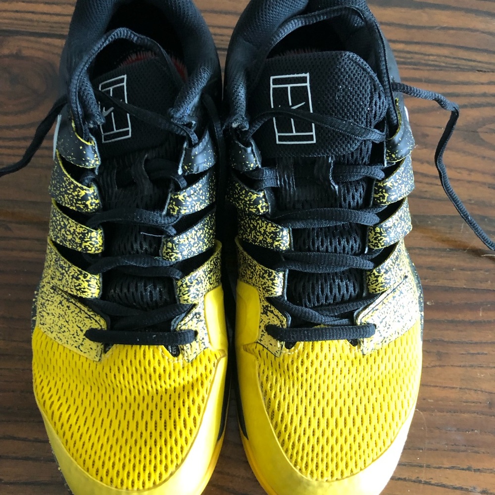 Nike tennis shoes size 9.5